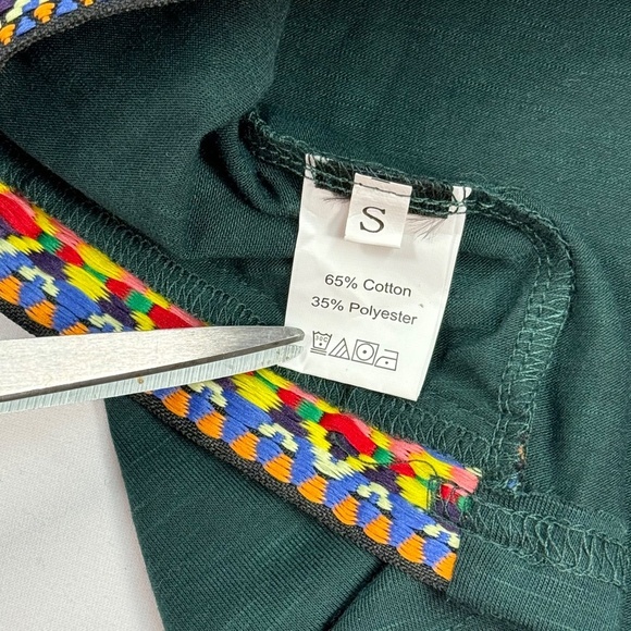 Short Sleeve Top Womens Size S Green Aztec Pattern Open Stomach V Neck - Picture 5 of 7